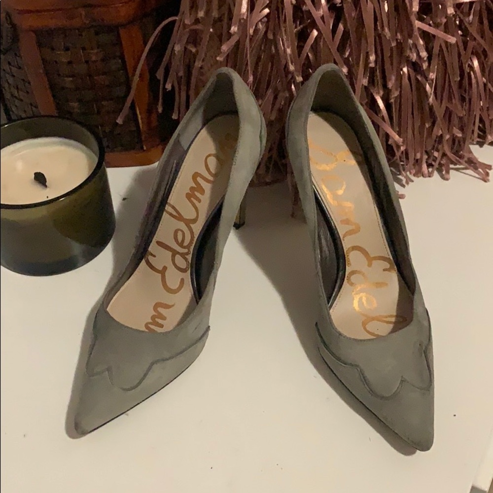 Grey detailed pumps